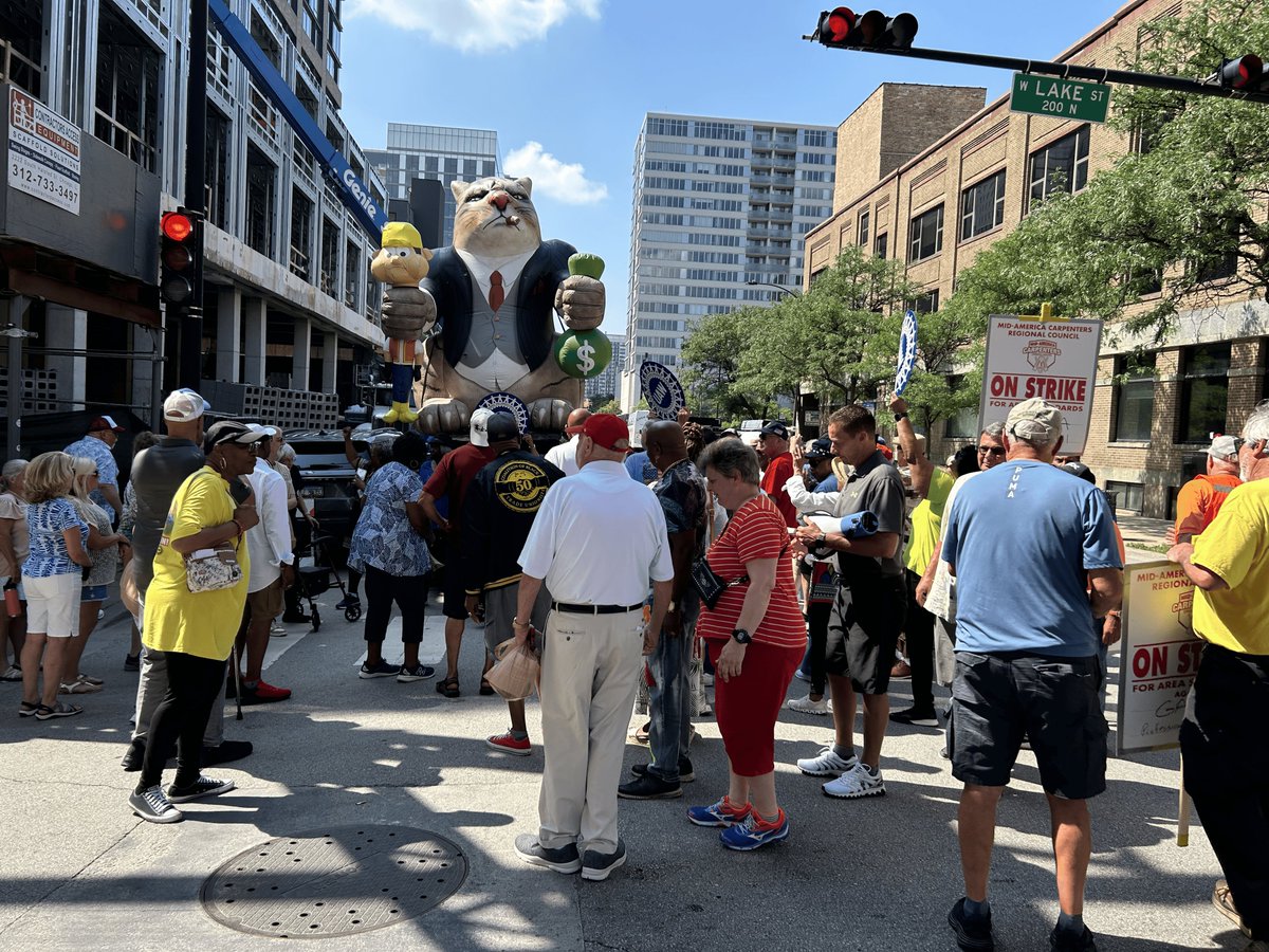 MidAmCarpenters's tweet image. The #Local13 picket at 629 W. Lake Street had some extra bodies last week-- retired members from the UAW who were visiting the nearby Haymarket Memorial. We always love seeing Union solidarity at its finest! Thanks to our Brothers and Sisters for joining us in our fight for fair