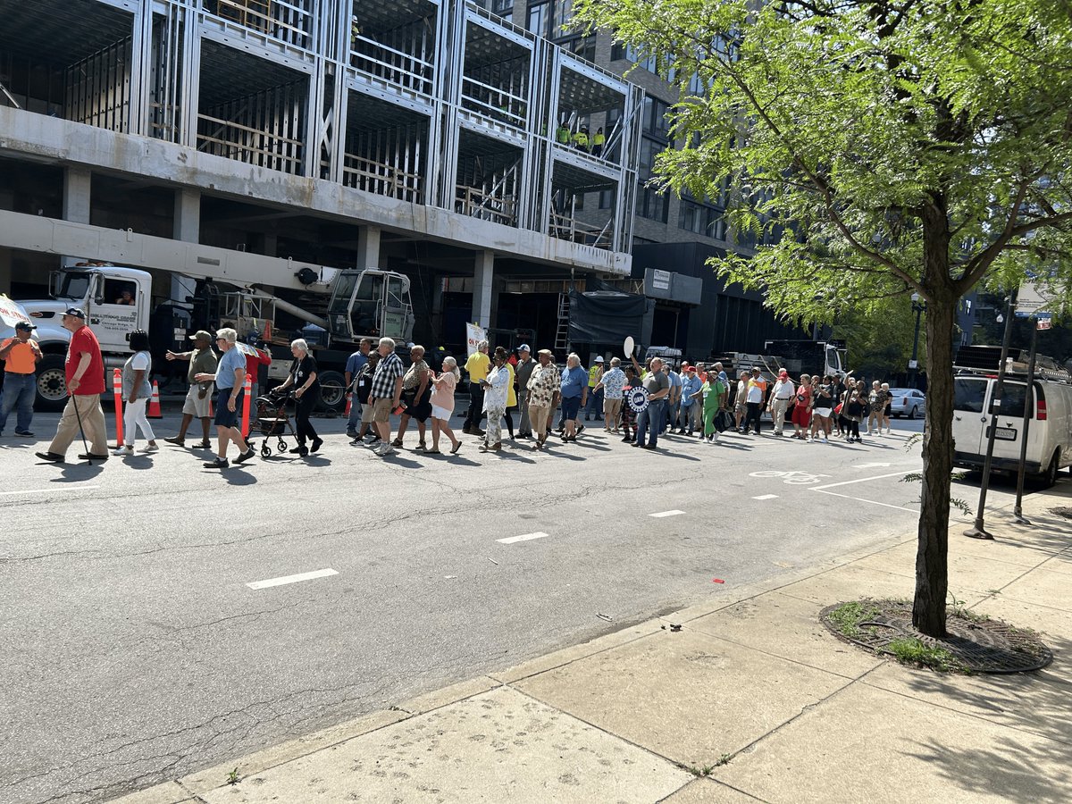 MidAmCarpenters's tweet image. The #Local13 picket at 629 W. Lake Street had some extra bodies last week-- retired members from the UAW who were visiting the nearby Haymarket Memorial. We always love seeing Union solidarity at its finest! Thanks to our Brothers and Sisters for joining us in our fight for fair
