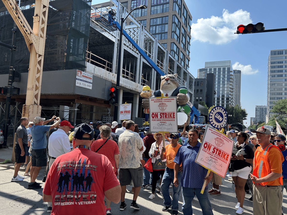 MidAmCarpenters's tweet image. The #Local13 picket at 629 W. Lake Street had some extra bodies last week-- retired members from the UAW who were visiting the nearby Haymarket Memorial. We always love seeing Union solidarity at its finest! Thanks to our Brothers and Sisters for joining us in our fight for fair