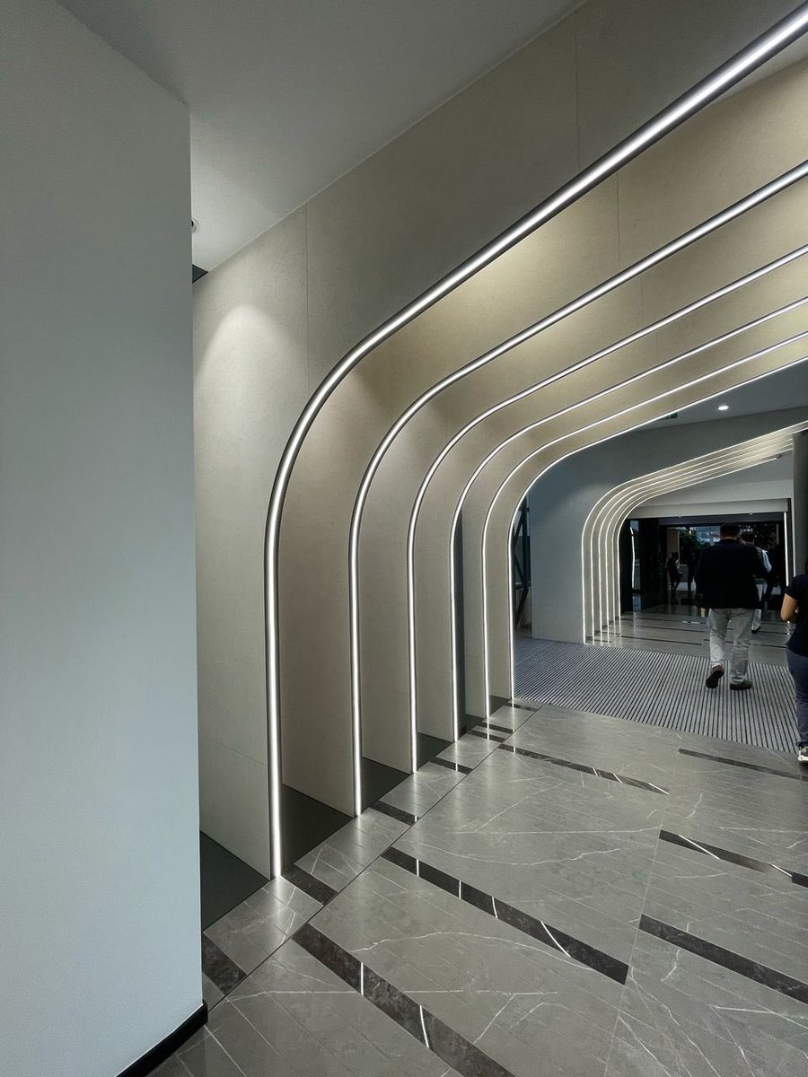 ITheophile_'s tweet image. When I visited this Architecture show room in Spain 🇪🇸:
I got opportunity to learn on how spaces are not just for displaying items but also for creating an engaging experience that helps visitors understand and interact with the design concepts.