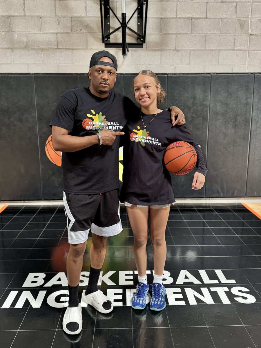 BB_ingredients's tweet photo. 🚨Say what you want to say but we get them right #kyshetrainermringredients getting it done once again! Now #shegotnext Congrats @AneesaDoxie24 for officially starting her recruitment process,just going into the 8th grade she already having 🗣️ with Power 5️⃣ programs ! #sheup https://t.co/iWstvosqtZ