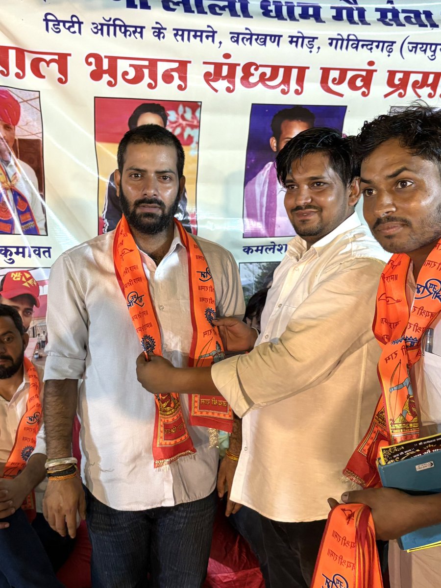 AS_Chomu's tweet photo. आज ग्राम पंचायत गोविन्दगढ़ की गौ लीला धाम गौशाला में आयोजित एक शाम गौमाता के नाम कार्यक्रम में शामिल हुआ!
कार्यक्रम में विश्व प्रसिद्ध गौ भक्त कलाकार ओम मुंडेल जी की विशेष उपस्थिति रही!
कार्यक्रम के सभी आयोजकों को मेरी तरफ़ से अनंत शुभकामनाएँ!
@ommundel_ https://t.co/TyGp70hk4J