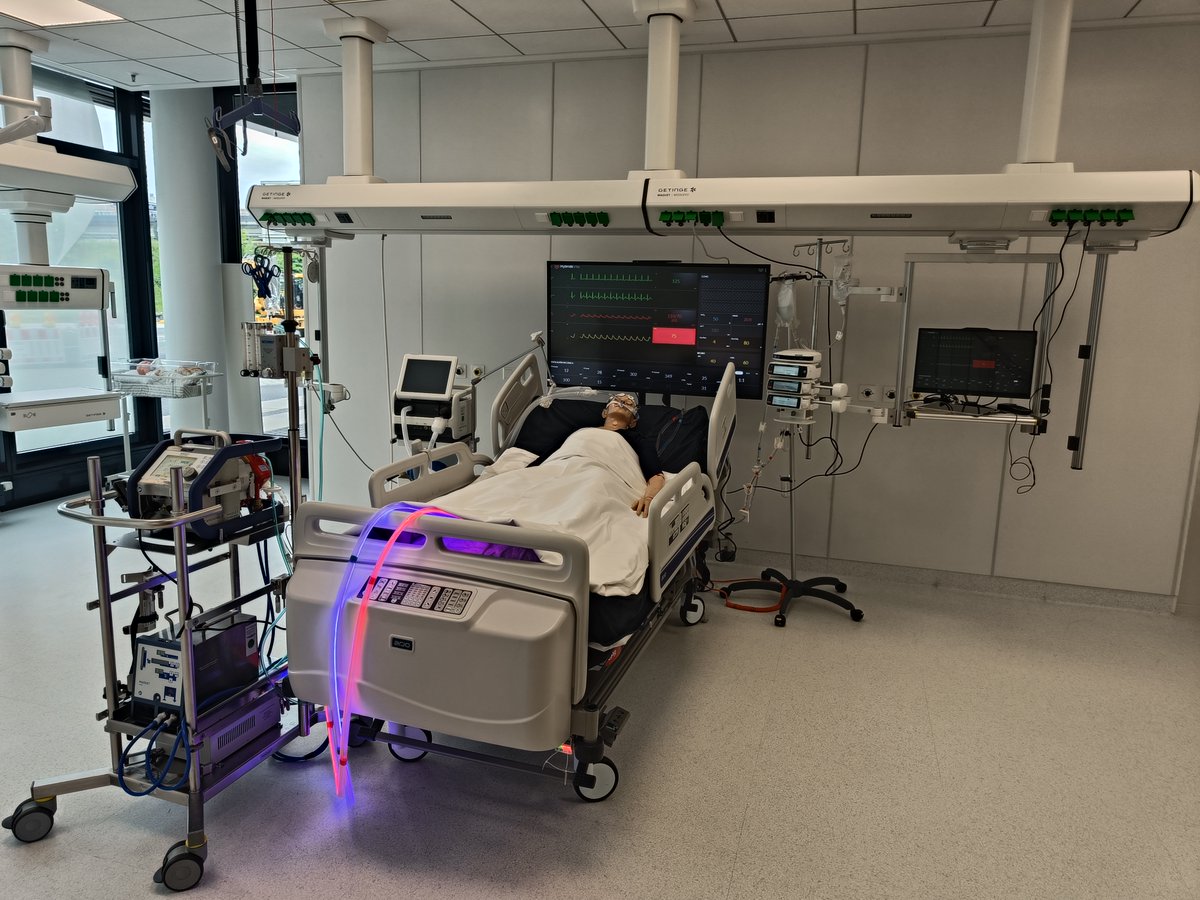 ECMOHUVH's tweet photo. @FOAMecmo @efan75 @DYannopoulos @EduardArgudo @jrdelbrio @VHIR_ @betgallart @HotelAlimaraBcn @ELSOOrg @ElsoLatam @GetingeGlobal @Medtronic @Fresenius Utilizaremos el simulador de última generación #HybridsVita https://t.co/0y80jvWvCN
Pioneros en España con nuevos dispositivos #CARDIOHELP II y #VitalFlow. También #CARL y #NOVALUNG. Todo tipo de cánulas, transporte, #ECPR, configuración híbrida... y mucho más.
Últimas plazas!! https://t.co/crctqJBL1D