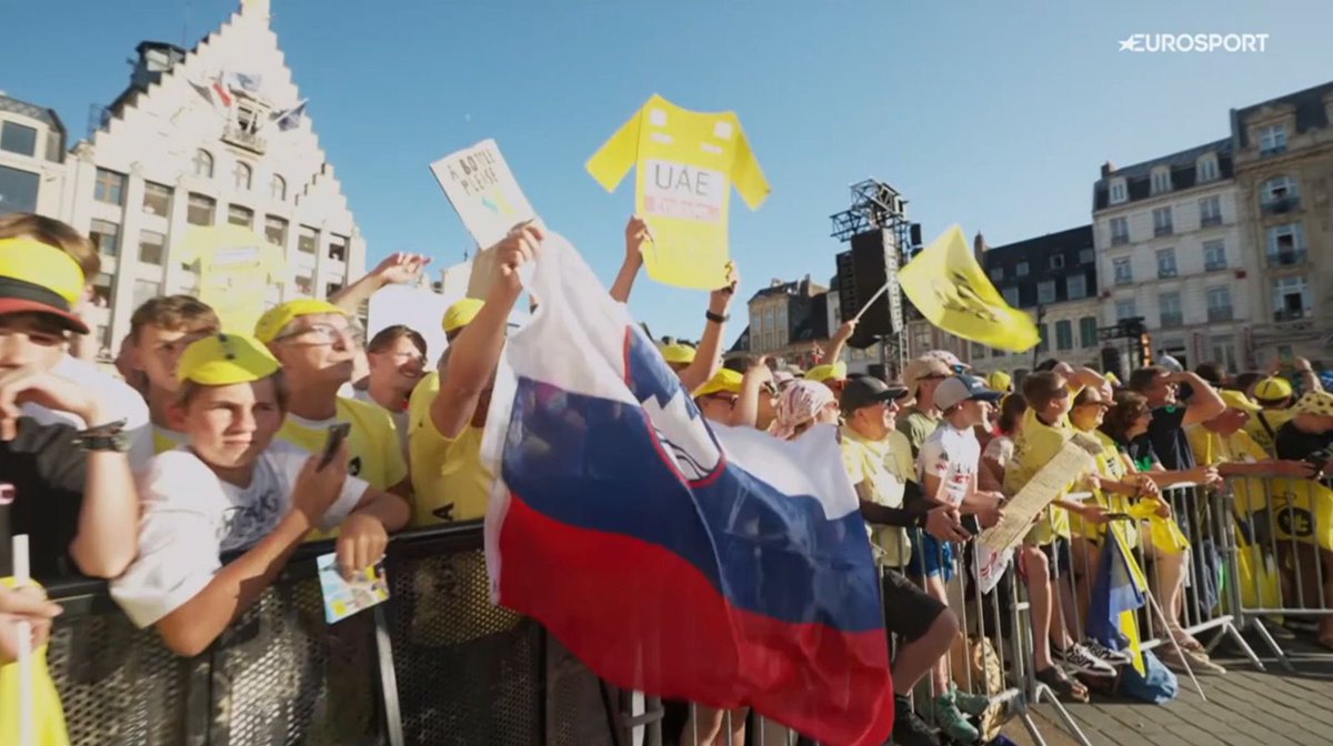 SloveniaInfo's tweet photo. 4 riders, 4 different teams, one country: Slovenia 🇸🇮
Tadej Pogačar, Primož Roglič, Matej Mohorič &amp; Luka Mezgec, we wish you the best riding at #TDF2025!

#ifeelsLOVEnia https://t.co/pFq0BviV30