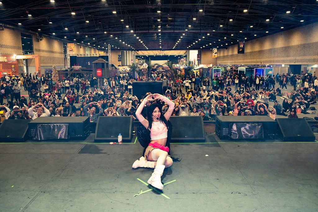 Me puse a editar los videos de mi concierto y bb yo iba llenando esto 💕 la gente venía poco a poco! Salí con mucha energía ⚡️ hice tremendo rumbon💃