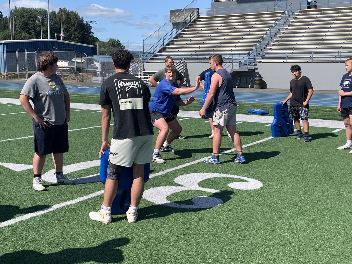 Kelso Hilander Football (@kelsofootball) on Twitter photo Awesome to have <a href="/brady55phillips/">Brady Phillips</a> and <a href="/payton_stewart0/">Payton Stewart</a> at workouts this morning and put the guys through drills. We are so fortunate to have our D1 guys come back in their short time off and give back. We will be cheering for them in the fall <a href="/BengalGridiron/">Idaho State Football</a> and <a href="/MSU_Football/">Michigan State Football</a> Awesome to have <a href="/brady55phillips/">Brady Phillips</a> and <a href="/payton_stewart0/">Payton Stewart</a> at workouts this morning and put the guys through drills. We are so fortunate to have our D1 guys come back in their short time off and give back. We will be cheering for them in the fall <a href="/BengalGridiron/">Idaho State Football</a> and <a href="/MSU_Football/">Michigan State Football</a>