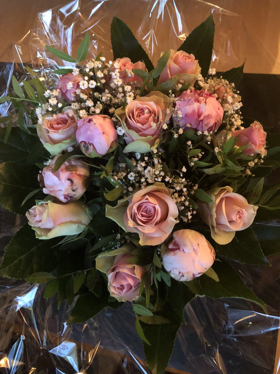 Der Sklave weiß was sich gehört 
Lady Christina Gold @Institutbizarre