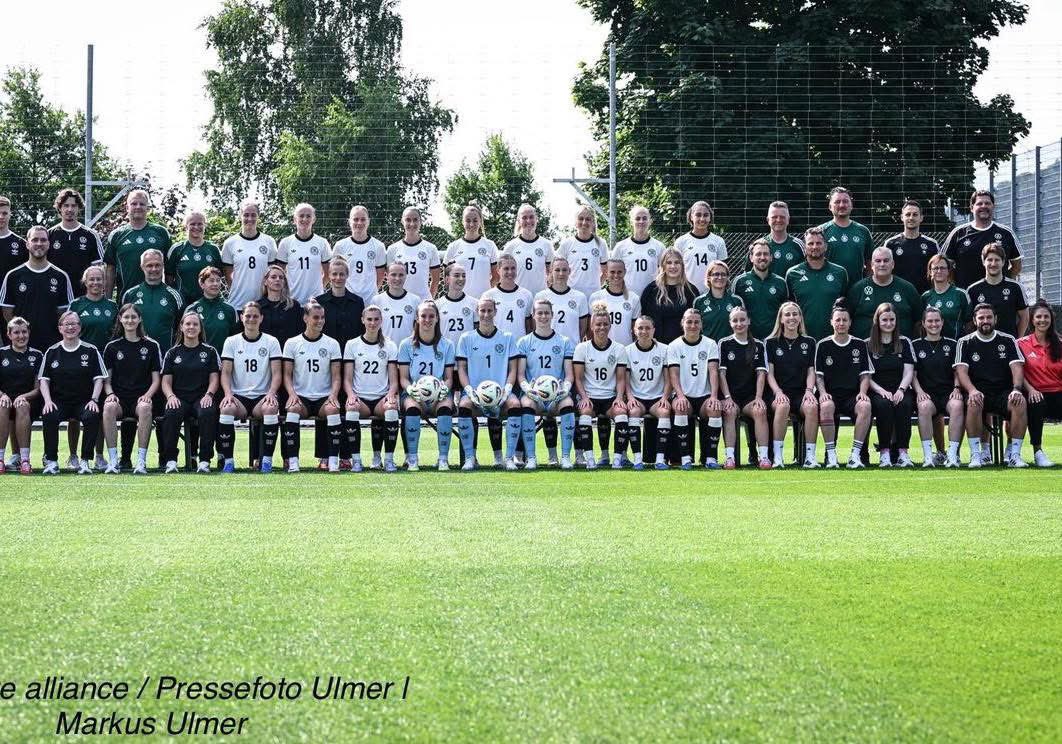 🇩🇪⚽ هيا يا نجمات ألمانيا! ⚽🇩🇪
غدًا مساءً نترقب المواجهة القوية في #كأس_أمم_أوروبا_2025 للسيدات في سويسرا – منتخب ألمانيا يواجه بولندا! 🏆

📍 المجموعة C: ألمانيا | بولندا | الدنمارك | السويد
📅 مدة البطولة: من 2 إلى 27 يوليو