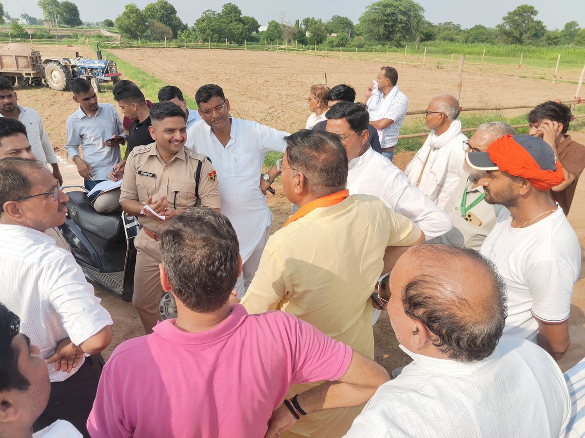 Ramhet Singh Yadav (मोदी का परिवार ) (@mla_ramhetsingh) on Twitter photo कल प्रदेश के यशस्वी मुख्यमंत्री श्री <a href="/BhajanlalBjp/">Bhajanlal Sharma</a> जी का असलीमपुर (तिजारा) में आयोजित अंत्योदय संबल पखवाड़ा शिविर में पधारेंगे।
इस कार्यक्रम को सफल बनाने हेतु आज सभा स्थल पर पहुंचकर कार्यक्रम की अंतिम तैयारियों का निरीक्षण किया गया। इस दौरान सभी प्रशासनिक अधिकारी मौजूद रहे। कल प्रदेश के यशस्वी मुख्यमंत्री श्री <a href="/BhajanlalBjp/">Bhajanlal Sharma</a> जी का असलीमपुर (तिजारा) में आयोजित अंत्योदय संबल पखवाड़ा शिविर में पधारेंगे।
इस कार्यक्रम को सफल बनाने हेतु आज सभा स्थल पर पहुंचकर कार्यक्रम की अंतिम तैयारियों का निरीक्षण किया गया। इस दौरान सभी प्रशासनिक अधिकारी मौजूद रहे।