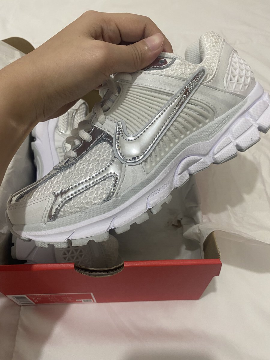 piaaapiulll's tweet photo. Ijin preloved
Sepatu nike vomero 5 warna metalic silver uk 7.5/24.5 cm
Baru dipake 2 kali
Di preloved karena jarang dipake semenjak beli
Price 1.8 https://t.co/Zz952UEEcr