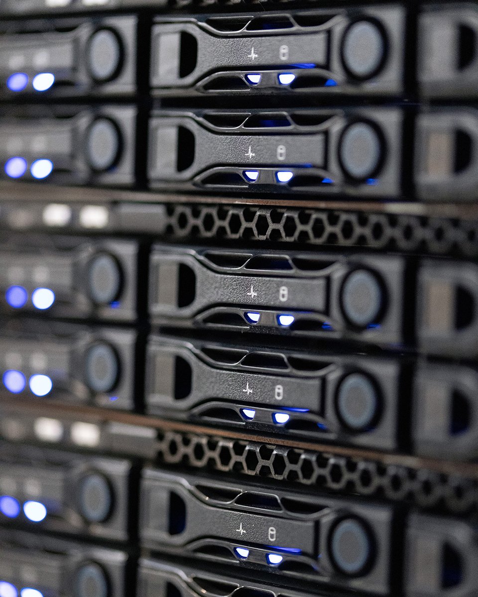 Terabytes in motion with top-notch performance 💪Behind every server in our data centers is a product being built, a team deploying, or a business scaling 💻