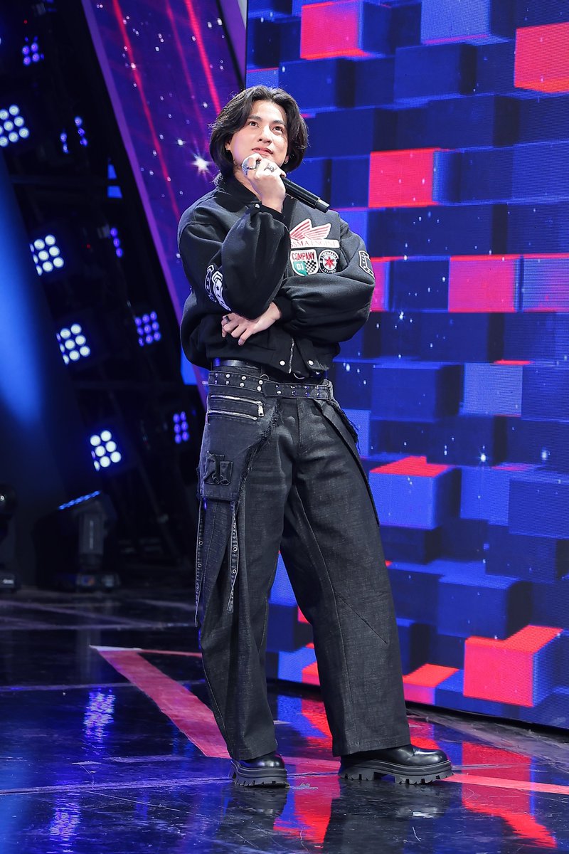 Gulfkanawutofc's tweet photo. คิดอะไรอยู่ค้าบ..?  หรือคิดว่าจะหลอกสมิธยังไงดี🤣

GULF AT​ THE WALL SONG
#TheWallSongxGulf
@gulfkanawut https://t.co/entWCppWEX
