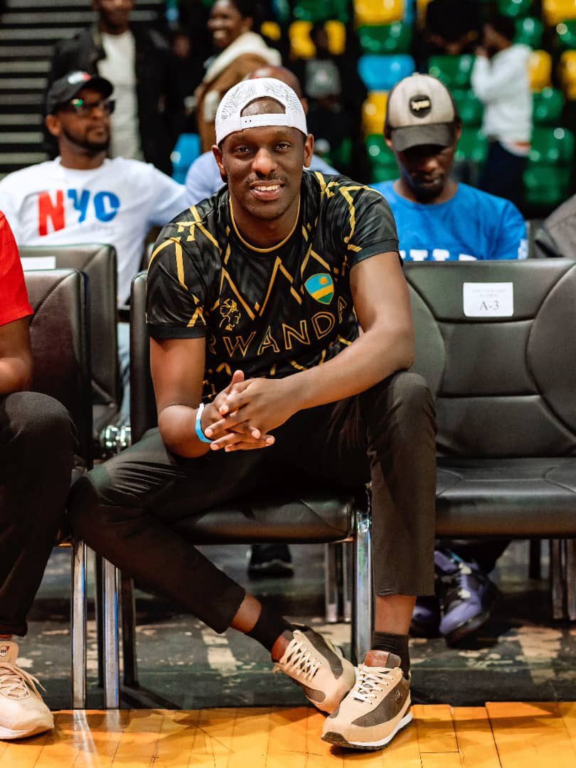 Iyo mbonye Rukotana mubonamo u Rwanda . Warakoze kuduha Album Nziza #Imararungu . Ubuhanzi budasaza nibwo dukeneye, Nabandi bahanzi bakwigireho  kuko Gakondo     urayoboye cyane !