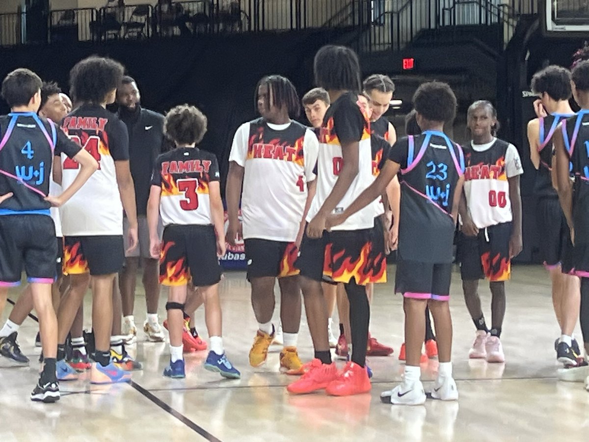 MomBoogs's tweet photo. 8:00am first game for @NewHavenHeatFam in Orlando FL and we handled it !! #bussinesstrip #therealAAU https://t.co/4zYJ9MsWJS