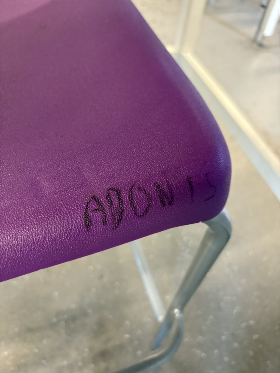 midoniki's tweet photo. adonis chair in my science class https://t.co/K4rriUBjmO