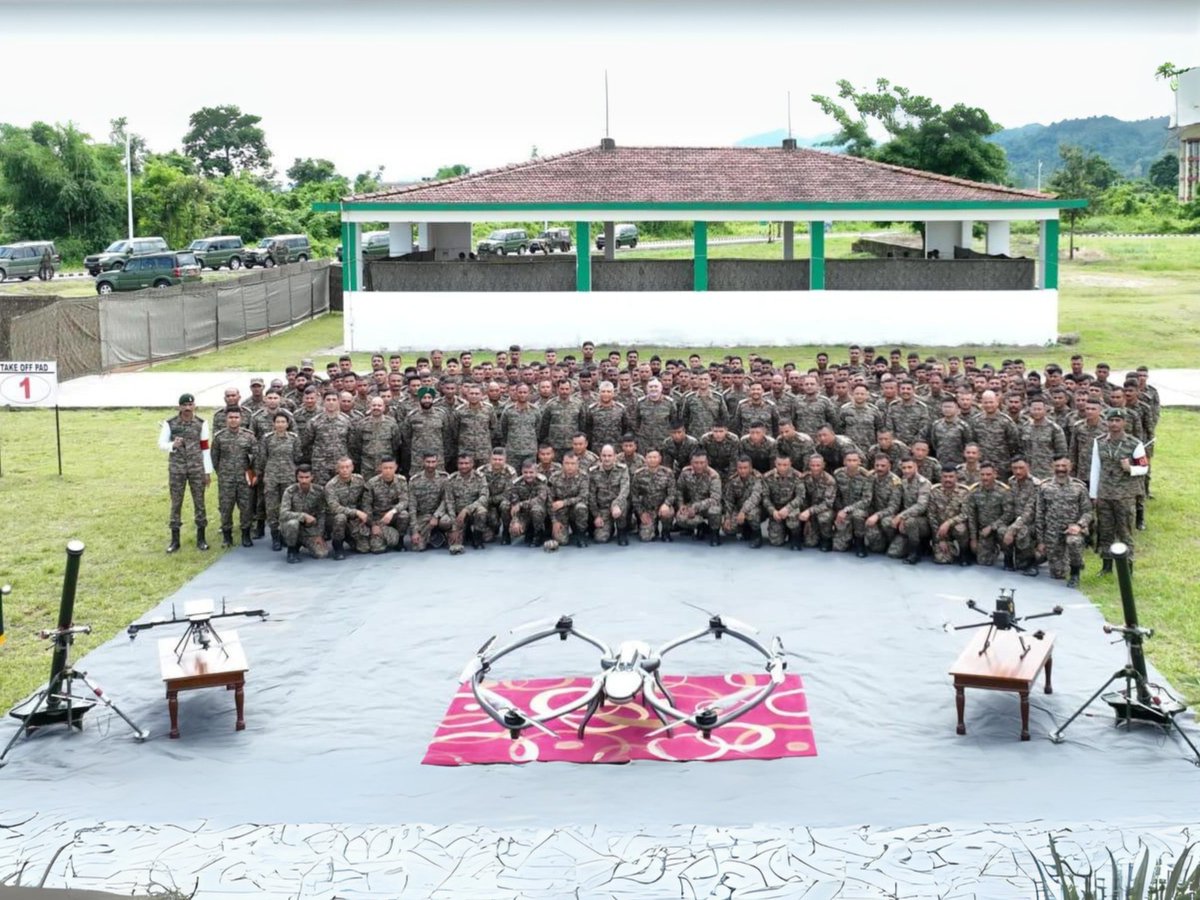 Spearcorps's tweet photo. Lt Gen Abhijit S Pendharkar, GOC #SpearCorps, visited #IndianArmy units in forward areas in #ArunachalPradesh and reviewed their operational preparedness.

The Corps Commander viewed the new generation equipment, witnessed the integration of Drone operations in tactics and lauded the technological prowess and training at the Drone Pilot School in boosting frontline capability.

The GOC also interacted with troops and complimented them for their professionalism and high morale.

Lt Gen Abhijit S Pendharkar, GOC #SpearCorps, ने #ArunachalPradesh के अग्रिम क्षेत्रों में #IndianArmy की इकाइयों का दौरा किया और उनकी परिचालन तैयारियों की समीक्षा की।

Corps Commander ने नई पीढ़ी के उपकरणों की समीक्षा की, रणनीति में ड्रोन संचालन के एकीकरण को देखा और फ्रंटलाइन क्षमता को बढ़ाने में ड्रोन पायलट स्कूल में त��नीकी कौशल और प्रशिक्षण की सराहना की।

GOC ने सैनिकों के साथ बातचीत भी की और उनकी व्यावसायिकता और उच्च मनोबल के लिए उनकी सराहना की।

@adgpi
@easterncomd

Facebook - https://t.co/0ZMuszVIPs

Instagram - https://t.co/TlAwaSZaLo