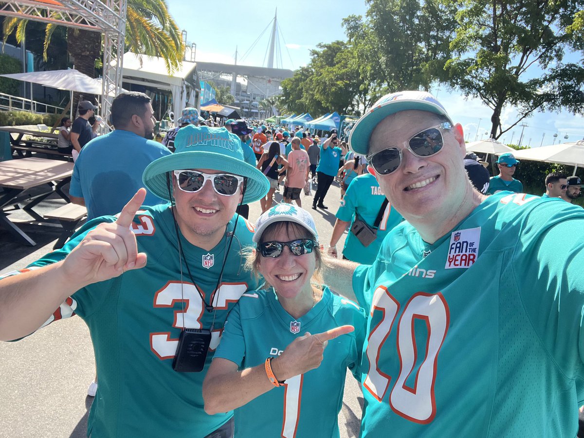 finatic1972's tweet photo. Big E is still waiting for the call to let him know they found a match! WE CAN MAKE a DIFFERENCE‼️ The more we circulate this, the better his chances are!!! LET’S DO THIS for @ian693  and his beautiful family🫶🏽 #PhinsUp https://t.co/64QXy11Q5z