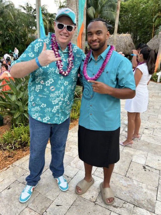finatic1972's tweet photo. Big E is still waiting for the call to let him know they found a match! WE CAN MAKE a DIFFERENCE‼️ The more we circulate this, the better his chances are!!! LET’S DO THIS for @ian693  and his beautiful family🫶🏽 #PhinsUp https://t.co/64QXy11Q5z