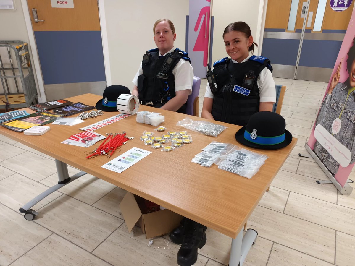 Dez Chow-I am burden with glorious purpose (@chowchow2ski) on Twitter photo Please come and say hello to your local police community officers at the hospital. They will be in on every final Friday of every month as well as drop ins like today. Get your mobile and bikes registered. <a href="/LiverpoolWomens/">Liverpool Women's University Hospital</a> <a href="/MerseyPolice/">Merseyside Police</a> Please come and say hello to your local police community officers at the hospital. They will be in on every final Friday of every month as well as drop ins like today. Get your mobile and bikes registered. <a href="/LiverpoolWomens/">Liverpool Women's University Hospital</a> <a href="/MerseyPolice/">Merseyside Police</a>