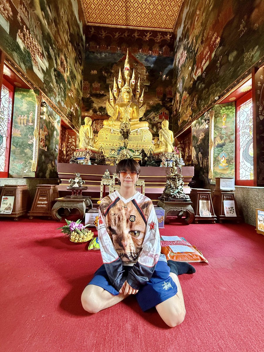 คืนนี้…
🕯️ สวดมนต์ก่อนนอน
🧘🏻‍♀️ ทำจิตใจให้สงบ
🙏 ทำบุญเล็ก ๆ ด้วยใจ
แล้วค่อยหลับตา… ฝันดีแน่นอน 🌙💤

Tonight…
🕯️ Pray before bed
🧘🏻‍♀️ Calm your mind
🙏 Make a small merit with your heart
Then close your eyes… Sweet dreams for sure 🌙💤

<a href="/JakeB4rever/">BIU.</a> 
#BuildJakapan 
#Beyourluve