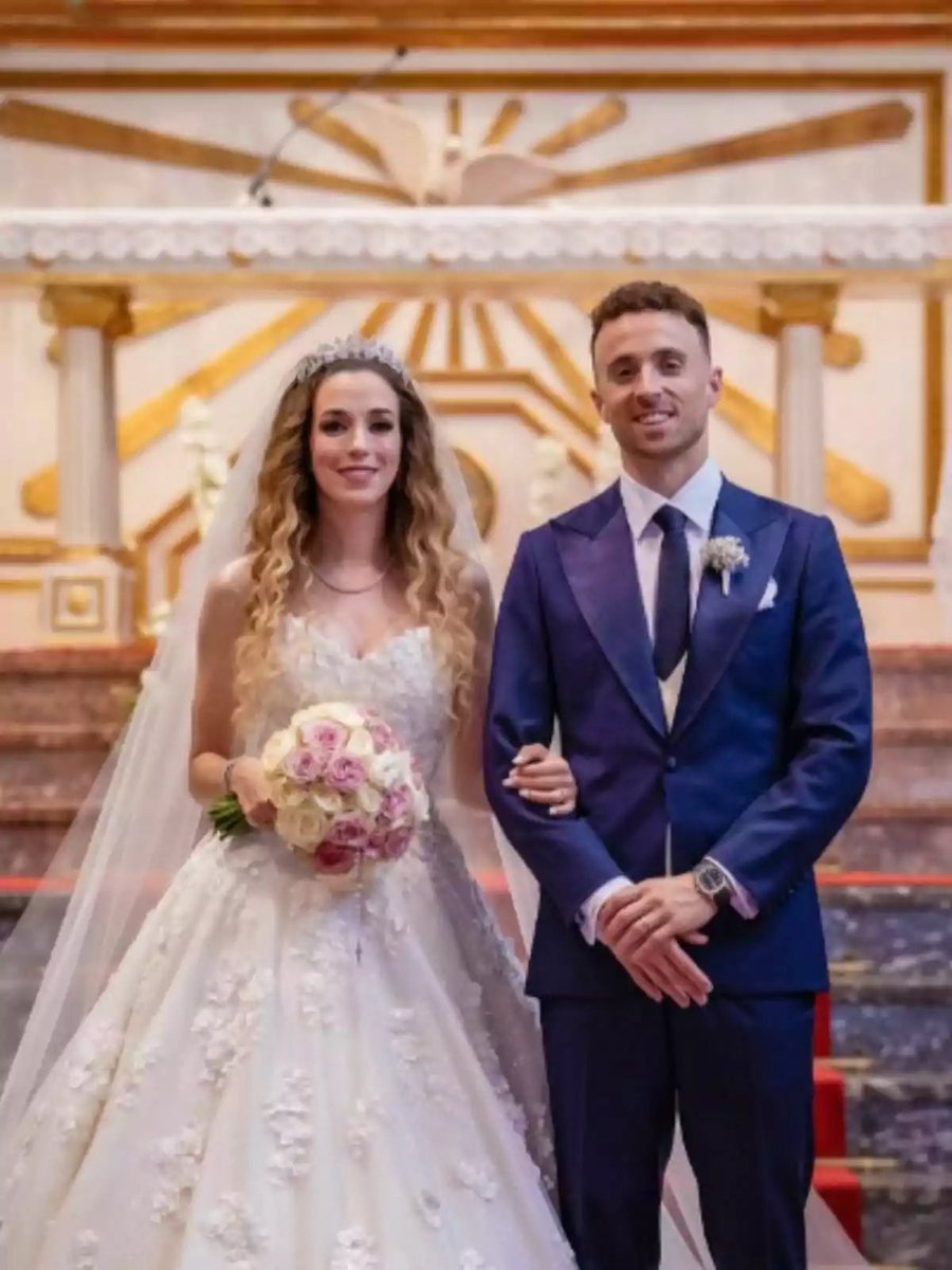 Pour le meilleur et pour le pire…

Il y a un 11 jours, les nouveaux mariés s’etaient jurés de respecter la promesse du mariage.
Traverser ensemble les épreuves de la vie.
Dans les bons comme mauvais moments !
Sauf qu’ils étaient loin de s’imaginer que leur idylle n’atteindrait