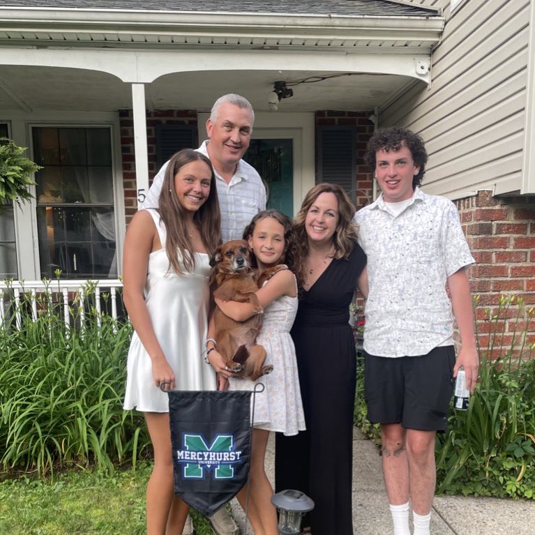 HurstWBB's tweet image. On to the next! 💙💚☘️

Congratulations to our incoming Freshmen on graduating high school! Can’t wait to welcome them to campus 🤩🥳

#HurstAthletics I #HurstisHome