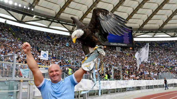 LAROMA24's tweet image. 😶 La nuova follia di #Bernabé, l'ex falconiere della #Lazio annuncia nudo l'apertura di OnlyFans: "#Lotito mi ha rovinato, ora vedrete la mia protesi al pene" 🙄

▶️ bit.ly/44bHGeG #ASRoma