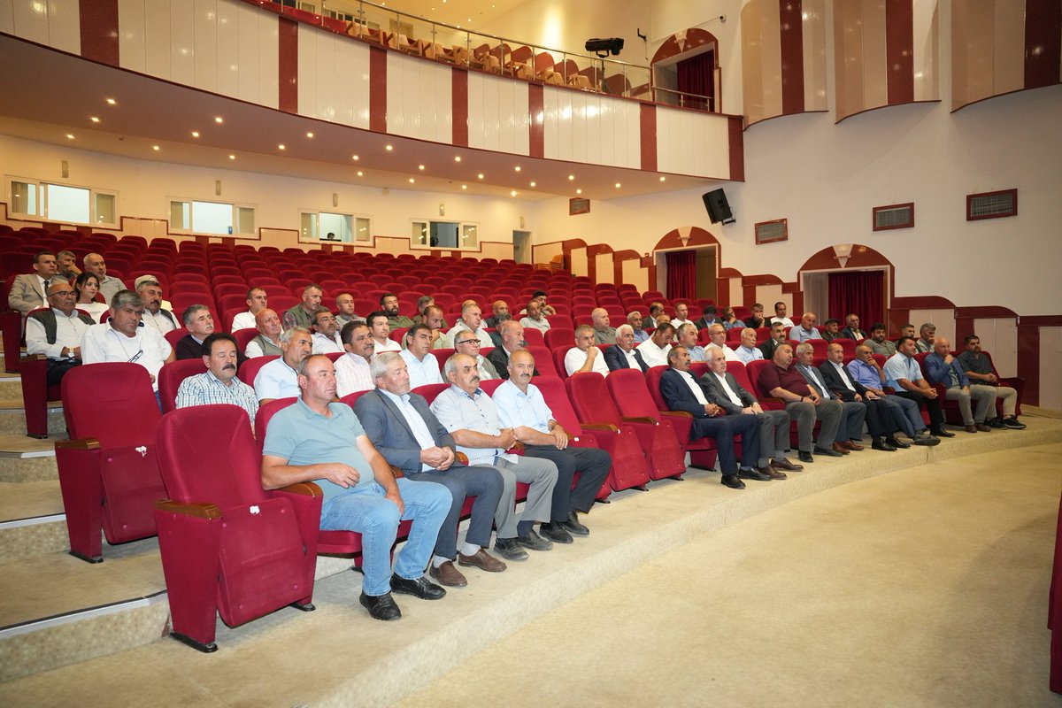 Genel sekreterimiz Ahmet Kayhan Tokat'ımızın tarımını desteklemek amacıyla inşa ettiğimiz göletlerimizin sorumluluk alanlarında bulunan ilçe, belde belediye başkanları ve köy muhtarlarıyla bir araya geldi.

Bu buluşmada, su kaynaklarının etkin kullanımı, tarımsal verimliliğin