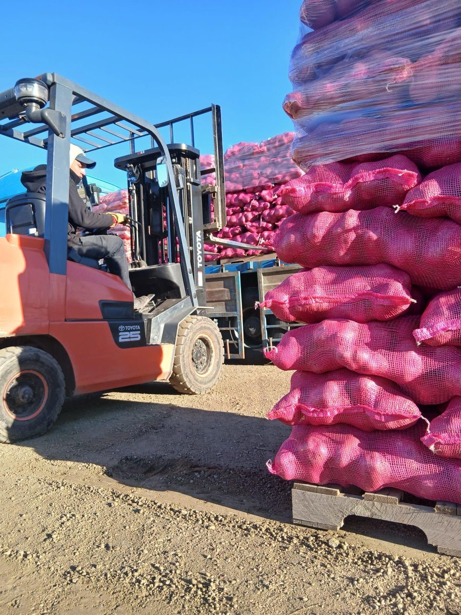Frente a la emergencia climática por frío extremo, INDA recibe donaciones de papa y zanahoria de APAC y ANSEPA. Con apoyo del INR, se realiza una primera entrega a instituciones que elaboran alimentos en Montevideo, Canelones, Durazno, Maldonado y Lavalleja.🥕🥔