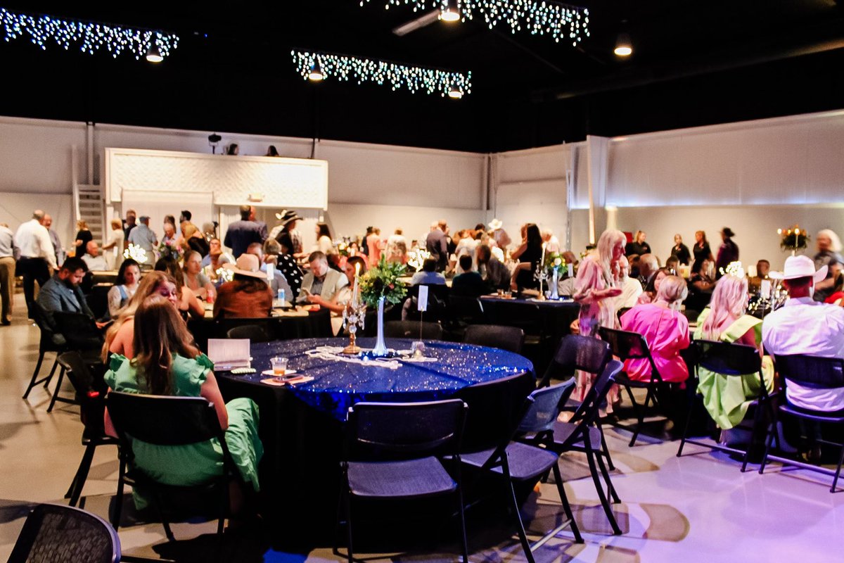 EKUHoops's tweet image. Thanks for having @CoachAWHamilton Emcee Boots ‘n Pearls again this year.
Was a huge success raising money for the Amen House in Georgetown.