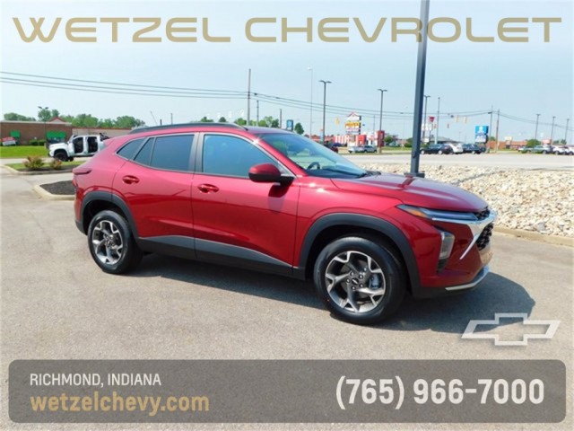 New 2025 Chevrolet Trax LT in Crimson Metallic, priced at $25,525: ow.ly/SiKM50WklVU