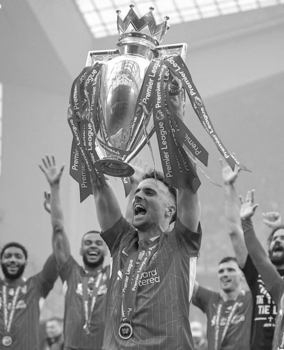 Más allá del color de la camiseta, lo ocurrido con Diogo Jota es doloroso para cualquiera hincha del fútbol. Lo efímera que resulta la vida.

Gracias por tu fútbol, te fuiste siendo un verdadero campeón.