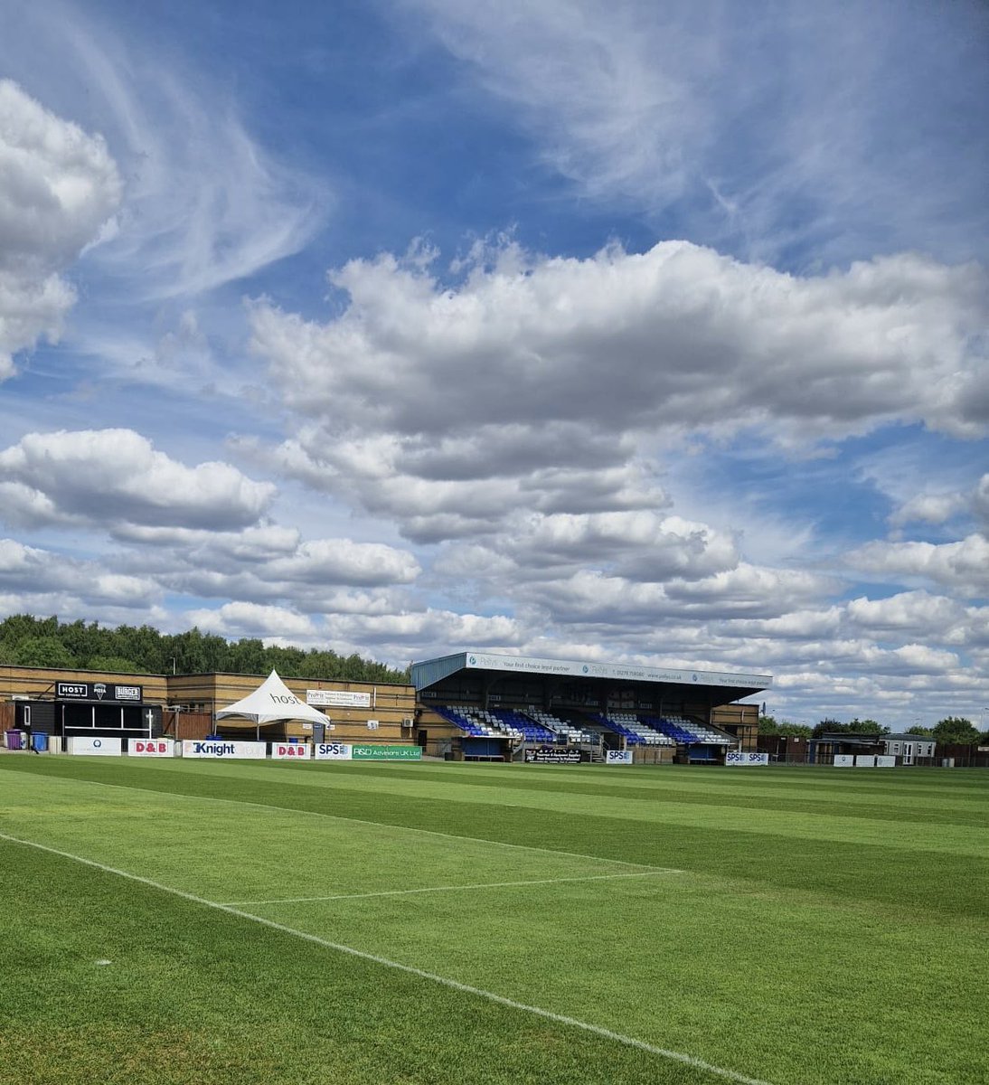 Width stripes strung out and hand cut after a rake and brush today at Bishop Stortford FC 🌱 🌱 

#GarsonsGroupLtd