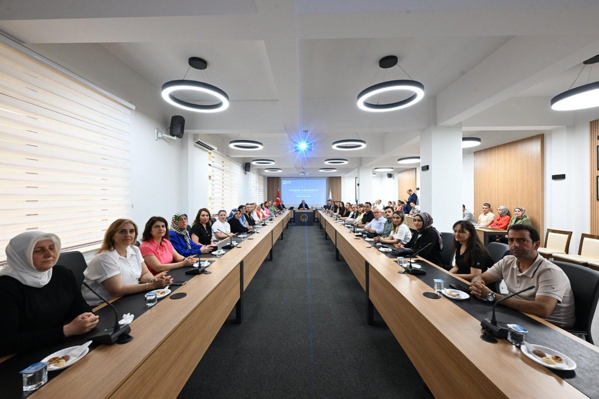 📌 Yetkinlik Zırhlı Kariyer Yolculuğu: KTÜ Memur Akademisi

Bir KTÜ markası olan Memur Akademisi, idari personelin ilk iş gününden son iş gününe kadar her aşamada eğitim ve gelişim süreçlerini yürütmektedir.