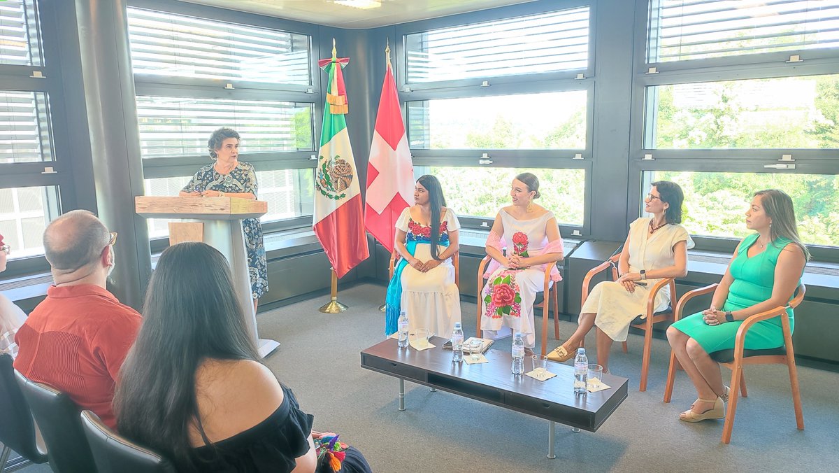 El Encuentro de Danza Folclórica Mexicana #RaícesEnMovimiento en #Berna ofreció un emotivo espacio de identidad, cultura y comunidad con talento de 🇲🇽🇨🇭🇺🇸.Un privilegio inaugurar esta jornada de diálogo y presentaciones, ¡gracias por preservar nuestras tradiciones en el exterior!
