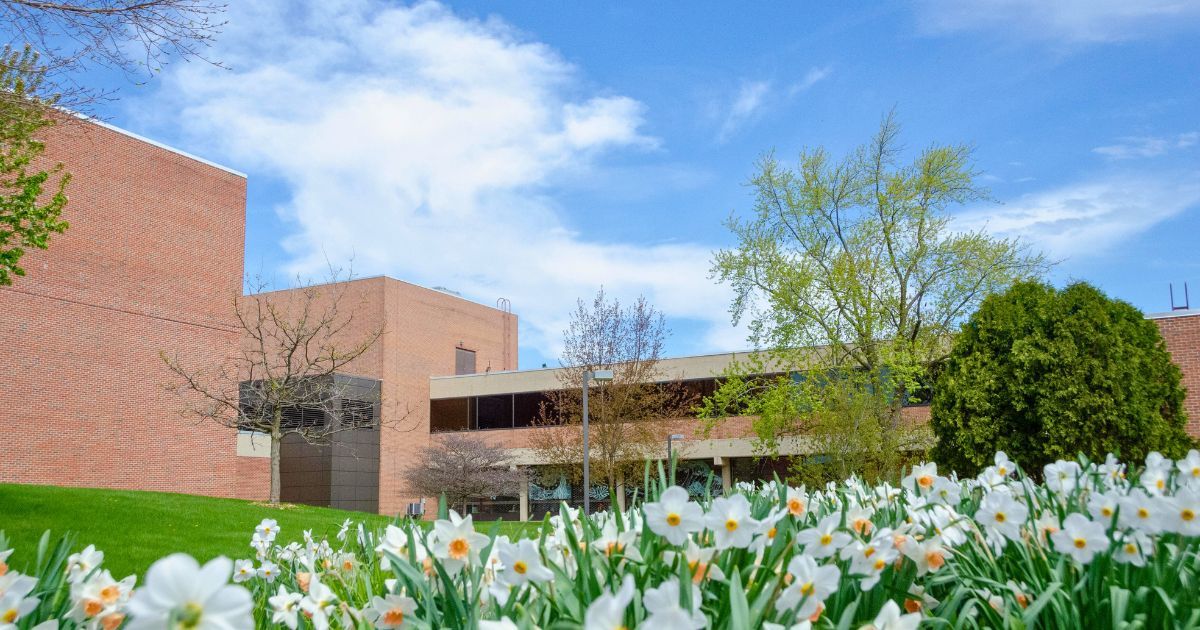 Congratulations to the Rangers who have earned their place on the Spring 2025 Dean’s and Provost lists. Our Parkside community is proud of your hard work and dedication to academic excellence. 

See the full lists here 👉 buff.ly/3W1HOzN