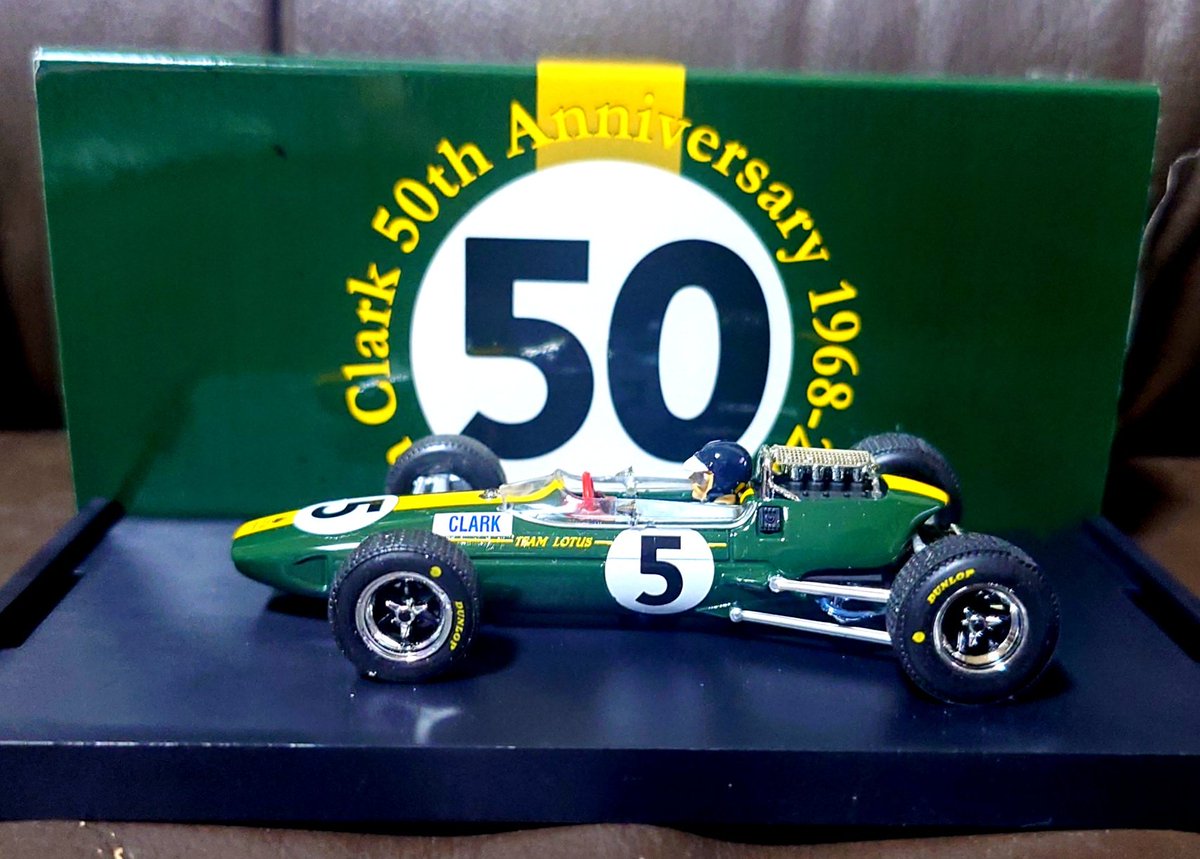 onsokugilles's tweet photo. #ロータス33 #ジム・クラーク
今週末は #F1イギリスGP
シルバーストンの記憶に残るもの
1965年
天駆けるスコットランド人
クラークがイギリスGP4連勝
レーススタイルは
豪快というよりも華麗…
レース関係者でさえ魅了✨️
ポール通算33回は
1989年のセナに
破られるまで歴代1位❗️
#J.CLARK #BRUMM https://t.co/pu7LhCe17q