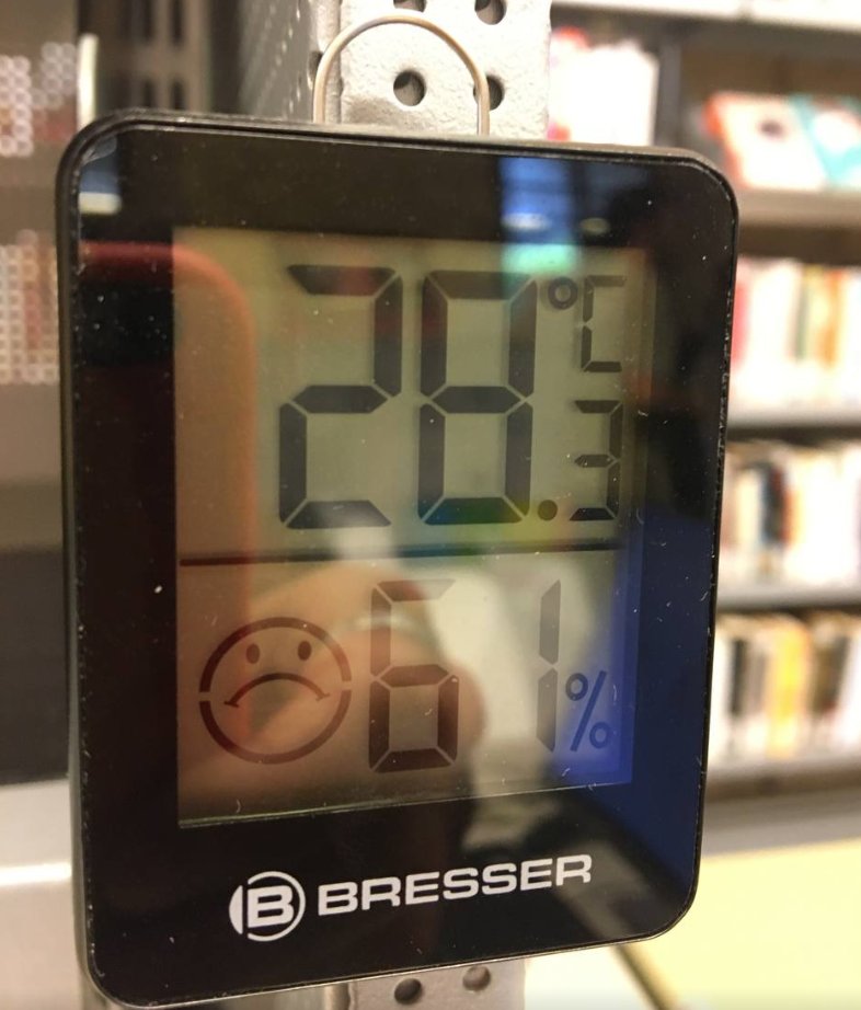 Les biblioteques haurien de ser espais climatitzats en què moltes persones, especialment les més vulnerables, puguin refugiar-se de l'onada de calor 🥵
❗️Però malgrat els avisos i les denúncies per les altes temperatures, continuem per sobre dels 27°🌡️🤒