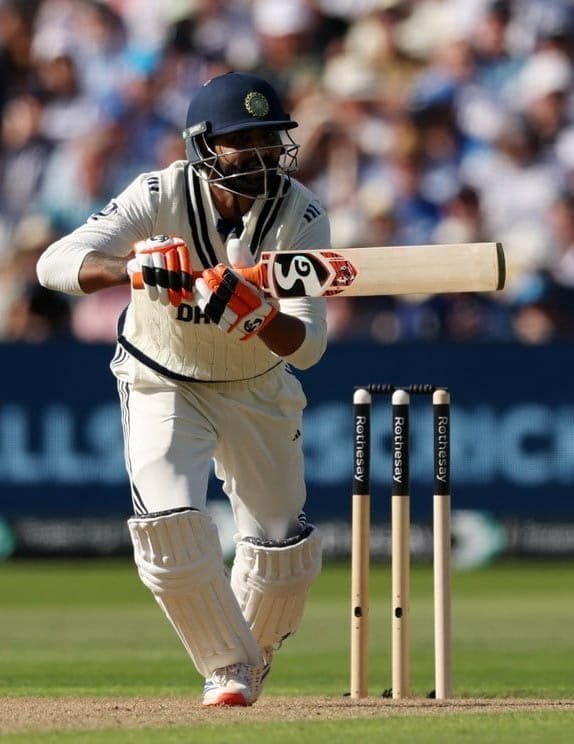 sachin_rt's tweet image. Very pleased to see the intent and commitment shown by @ShubmanGill and @imjadeja today. Well played!