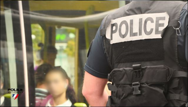 #SécuritéDuQuotidien I La brigade de sécurisation des transports en commun en patrouille sur le réseau #Mtag. 
👮N'hésitez pas à prendre contact avec les #policiers en cas de difficultés.
#Protéger