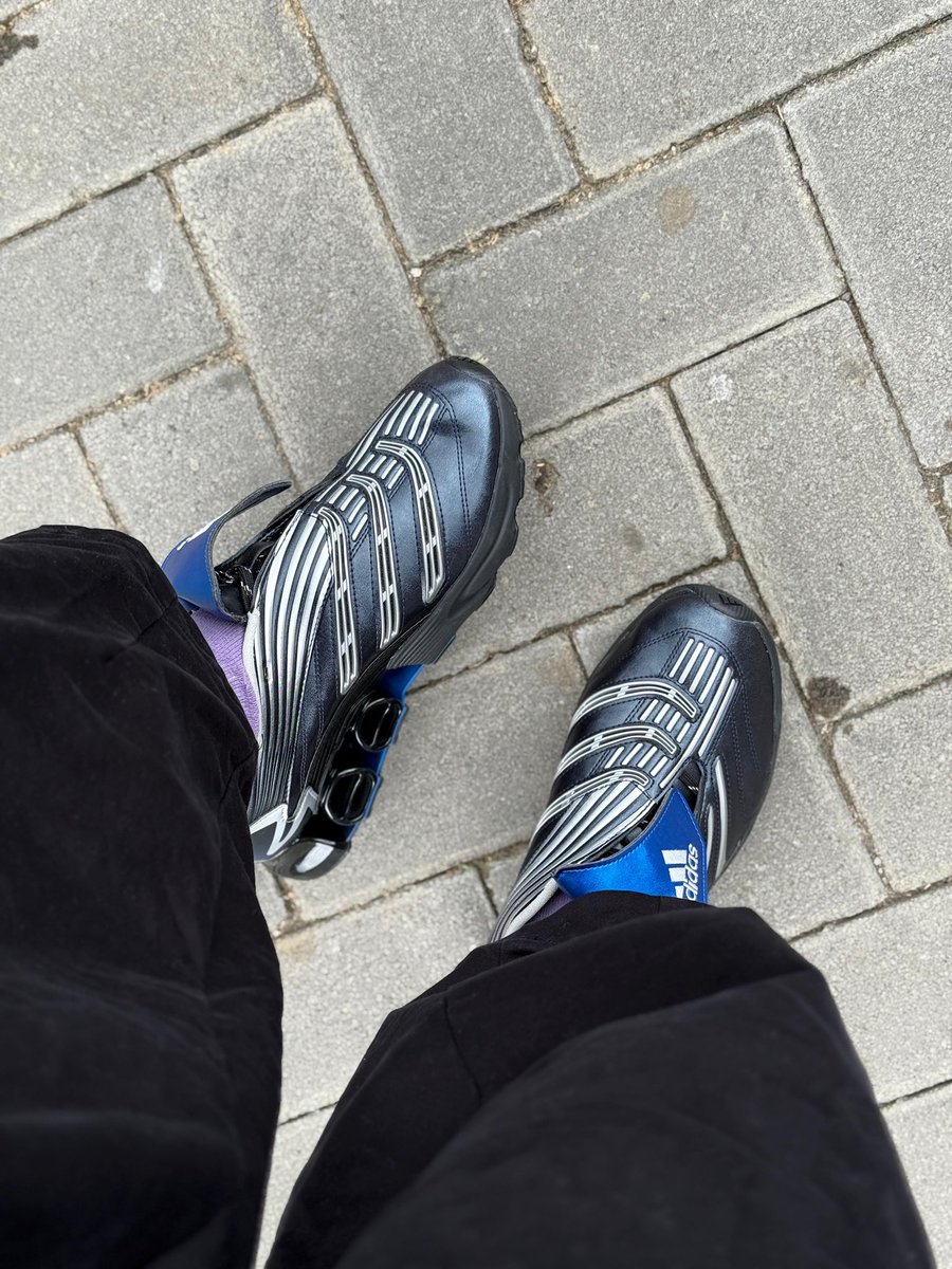 Adidas Predator Megaride Atmos 

🔗 s.shopee.co.id/AUijaK3N7H

Pict from : dr. Tirta