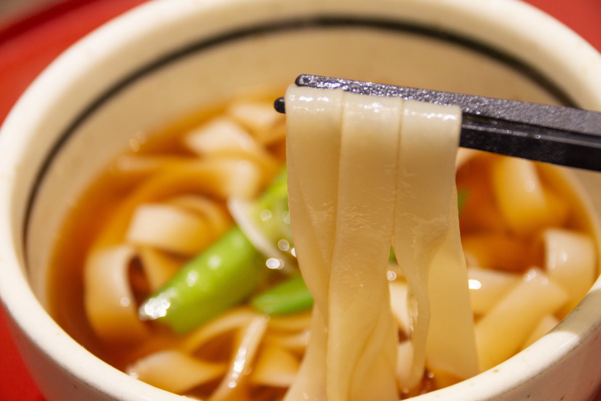 Einführung der Präfekturen #Japan|s🇯🇵 23/47
#Aichi: Ein Muss für Kultur- &amp; Food-Begeisterte! #Nagoya glänzt mit imposantem Schloss &amp; der historischen Inuyama-Burg!🏯
Lokale Spezialitäten: leckere Kishimen-Nudeln &amp; Hitsumabushi, gegrillter Aal auf Reis!🍜
➡️japan.travel/de/destination…