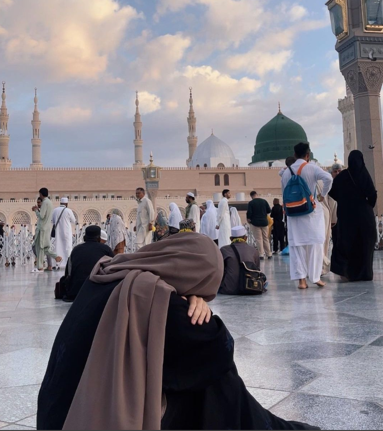uski_reeba's tweet photo. uth ke jao kaha madine se
kya koi dosra madina hai https://t.co/l4P02ot7HU