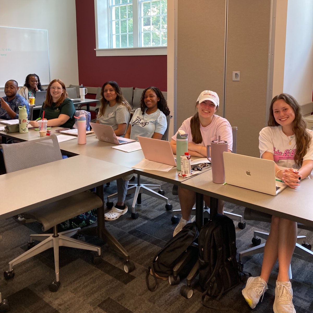 uofsccosw's tweet image. Our newest #MSW Advanced Standing class is here! Another talented cohort ready to make an impact! ⚡#socialworkGamecocks #changemakers