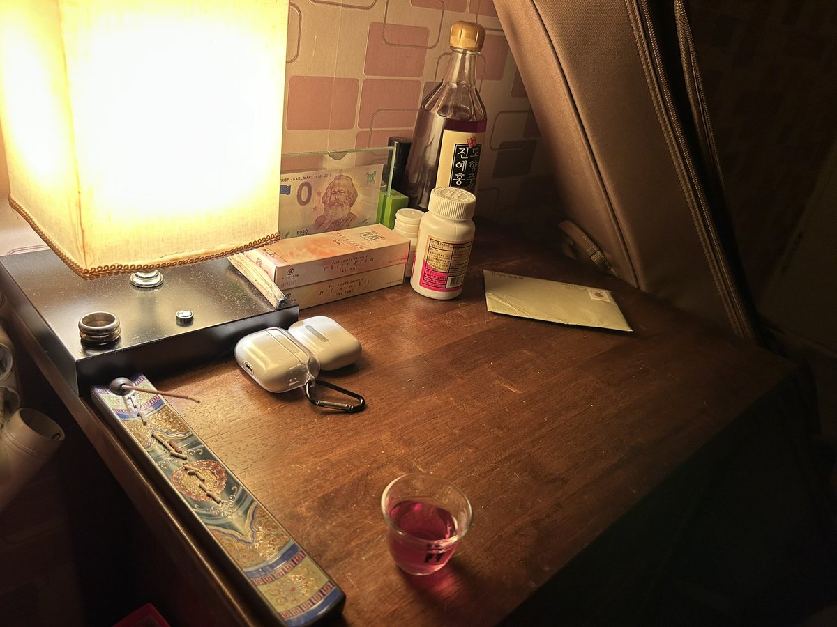 맘이 
불편하다. 
가시방석에 앉아 있는 것 같다. 몸이라는게 맘이라는게 불편해야 있는 걸 아는 것 같다. 몸은 아파야 어디에 뭐가 있는지 알고 맘은 아파야 내가 뭘 원하는지 아는 것 같다. 맘도 몸도 내 것인데, 내 것이 아닌 것 같다.