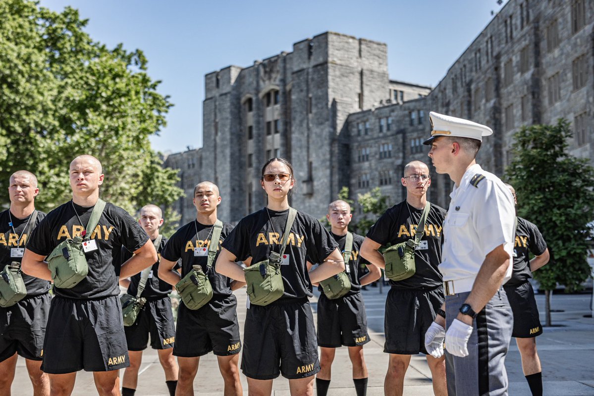 WestPoint_USMA's tweet image. #TBT to R-Day at West Point — the moment where a new class of cadets took one proud step towards the Long Gray Line. 🇺🇸
#USMA2029 #RDay #DutyHonorCountry
See the full R-Day Photo Album: flic.kr/s/aHBqjCjZ9k