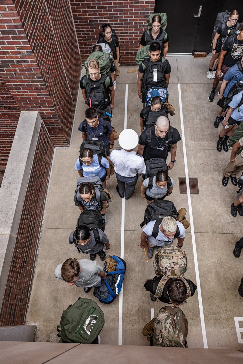 WestPoint_USMA's tweet image. #TBT to R-Day at West Point — the moment where a new class of cadets took one proud step towards the Long Gray Line. 🇺🇸
#USMA2029 #RDay #DutyHonorCountry
See the full R-Day Photo Album: flic.kr/s/aHBqjCjZ9k