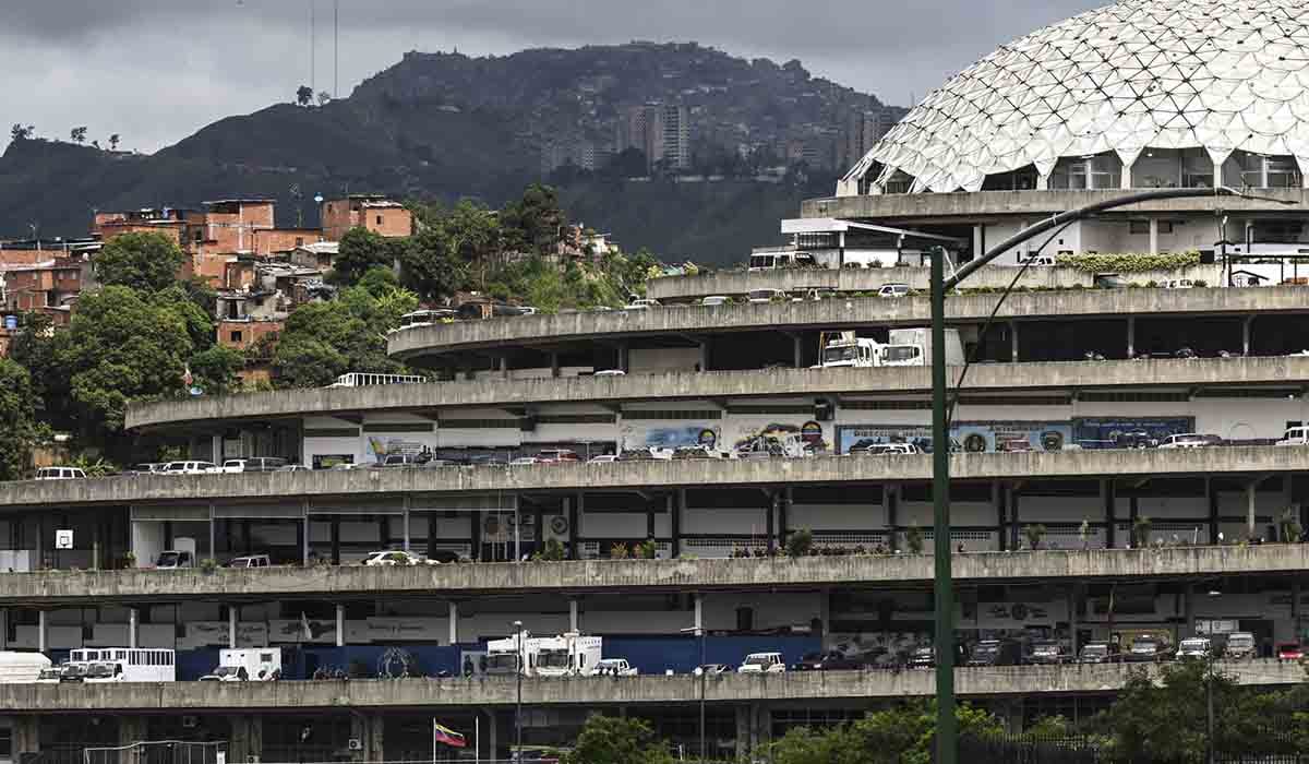 Denuncia grave y urgente. 

La "muerte" de al menos 25 presos (secuestrados) políticos bajo custodia del régimen es inaceptable, ellos son: Rodolfo González, Carlos Andrés García, Rafael Arreza Soto,  Fernando Albán, Nelson Martínez,  Rafael Acosta Arévalo, Virgilio Jiménez,