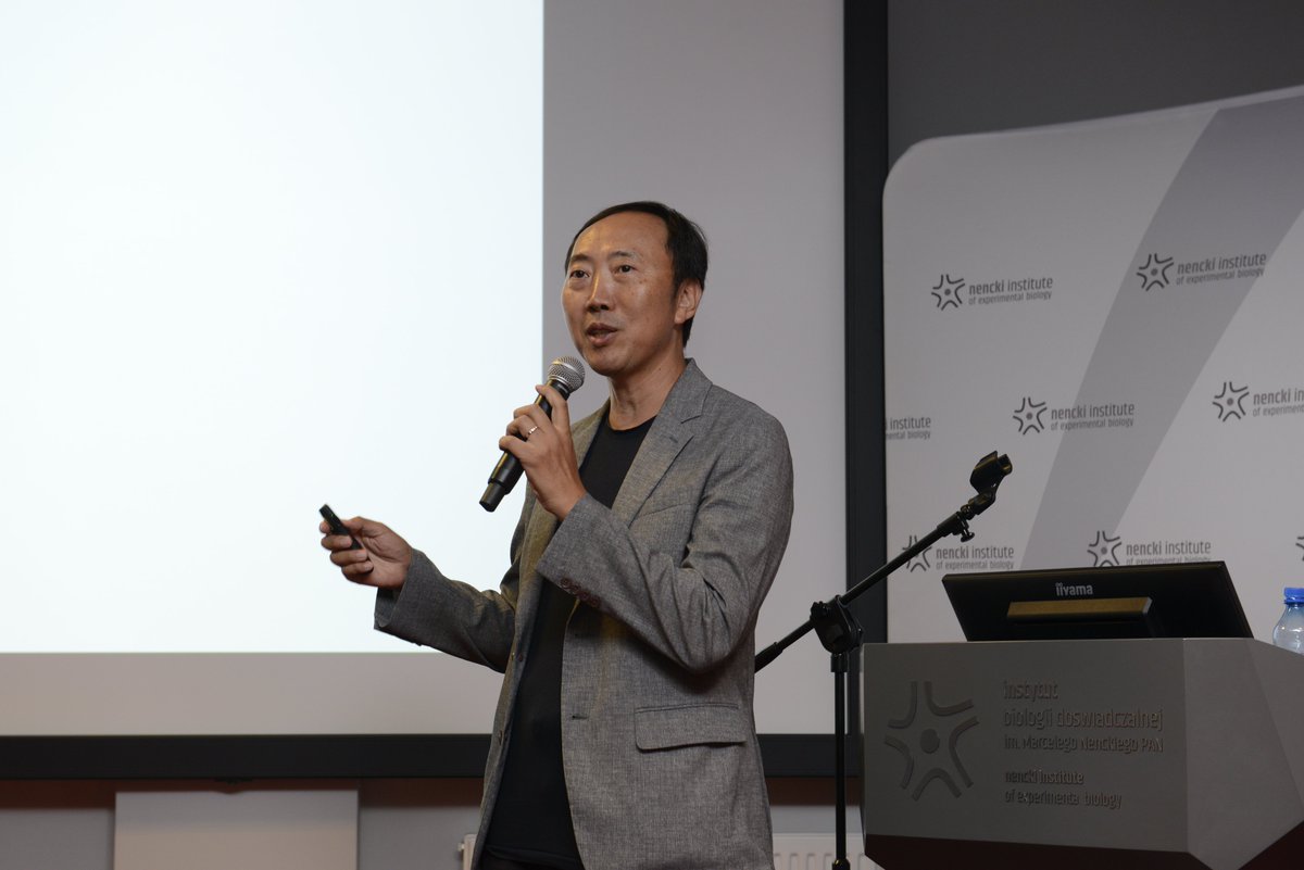 NenckiInstitute's tweet image. 𝐏𝐫𝐨𝐟. 𝐘𝐨𝐮𝐧𝐠-𝐓𝐚𝐞 𝐂𝐡𝐚𝐧𝐠 (Professor of chemistry at Pohang University of Science and Technology (POSTECH) and Associate Director under Kim Kimoon at the Center for Self-assembly and Complexity at the Institute for Basic Science located on the POSTECH campus) gave…