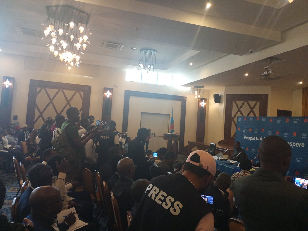 #RDC – Kinshasa parle paix à #Doha mais prépare la guerre. L’AFC/M23 dénonce l’hypocrisie du régime. "Il dit une chose et fait l’inverse", déclare <a href="/BenMbonimpa/">Benjamin Mbonimpa</a>, secrétaire exécutif de l'AFC/M23, lors d’une conférence de presse à Goma. #M23 #Congo